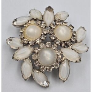 Vintage White Cabochon Glass Rhinestone Brooch Pin Silver Tone Unsigned Beauty